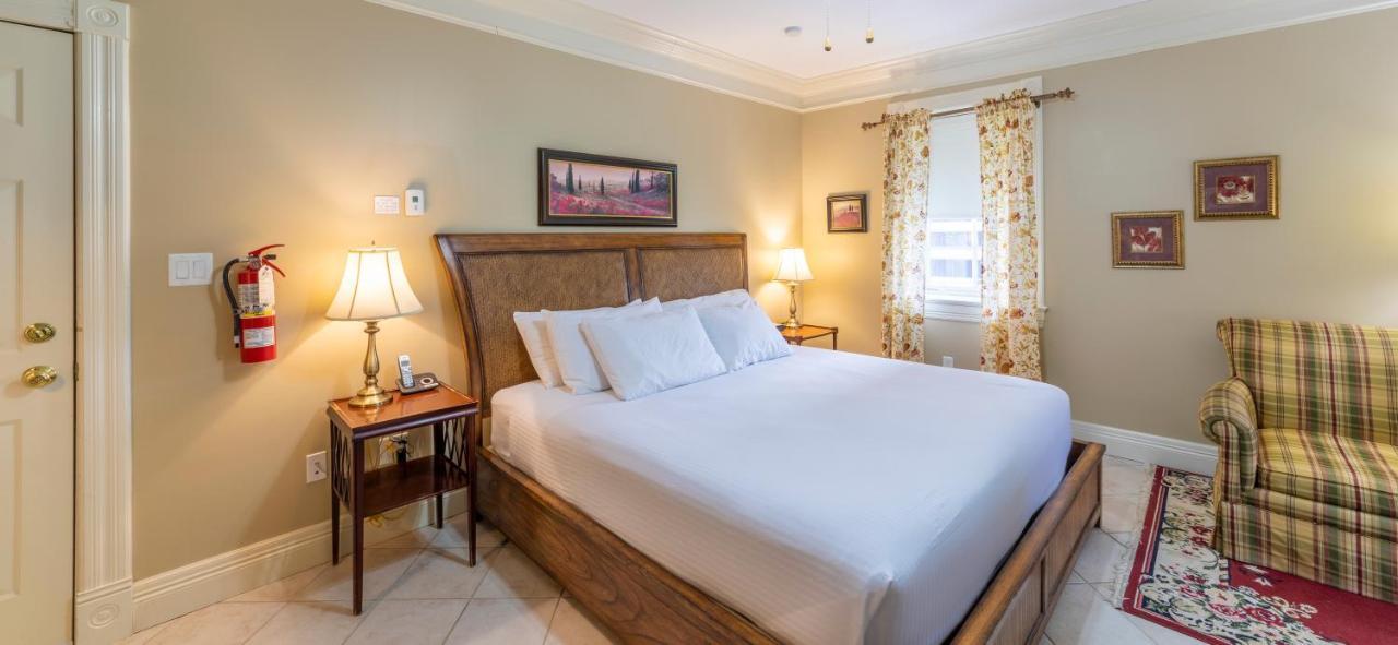Chipman Hill Suites - Union Street Сент-Джон Екстер'єр фото